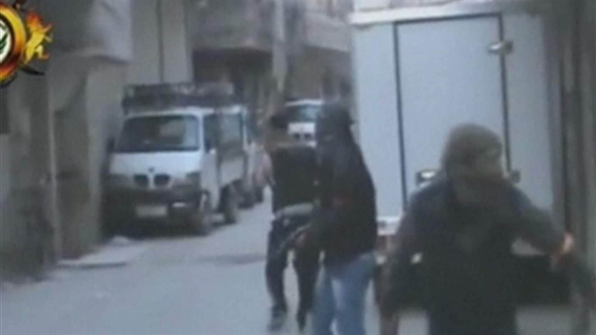 Syrian warplanes bomb town next to Turkish border