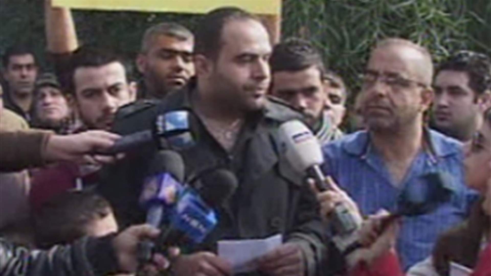 Relatives of Lebanese abductees in Aazaz stage sit-in, threaten to escalate protests
