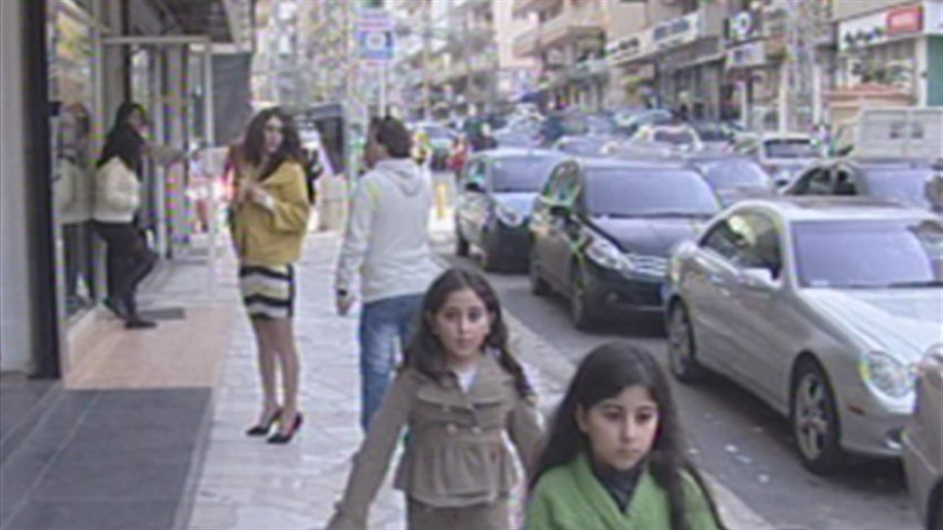 REPORT: Economic crisis affects Christmas shopping