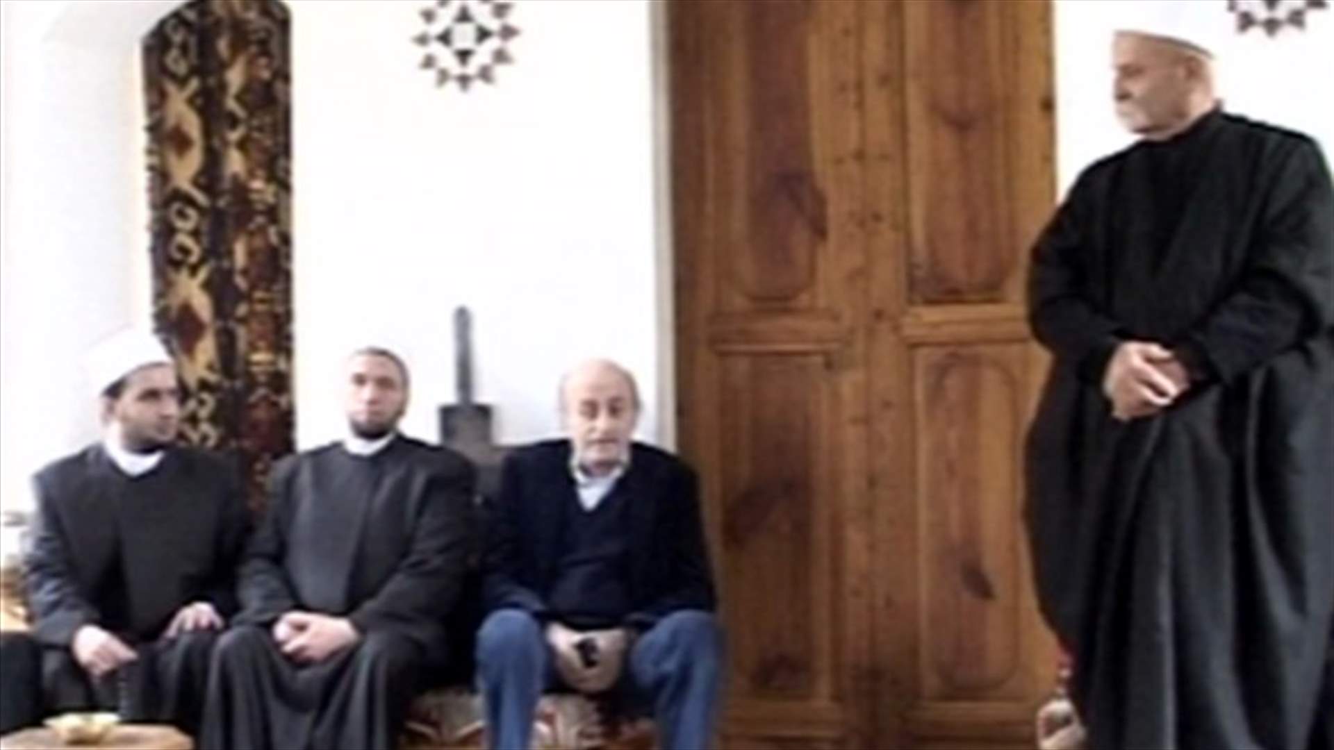 جنبلاط يحذر من انقسامات اضافية وفتن