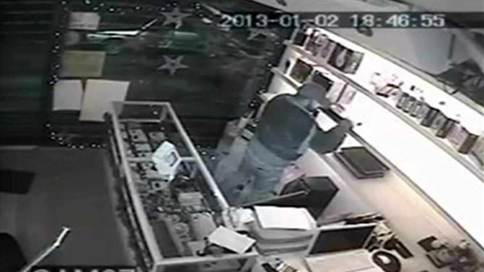 Computer shop theft in Jounieh caught on tape