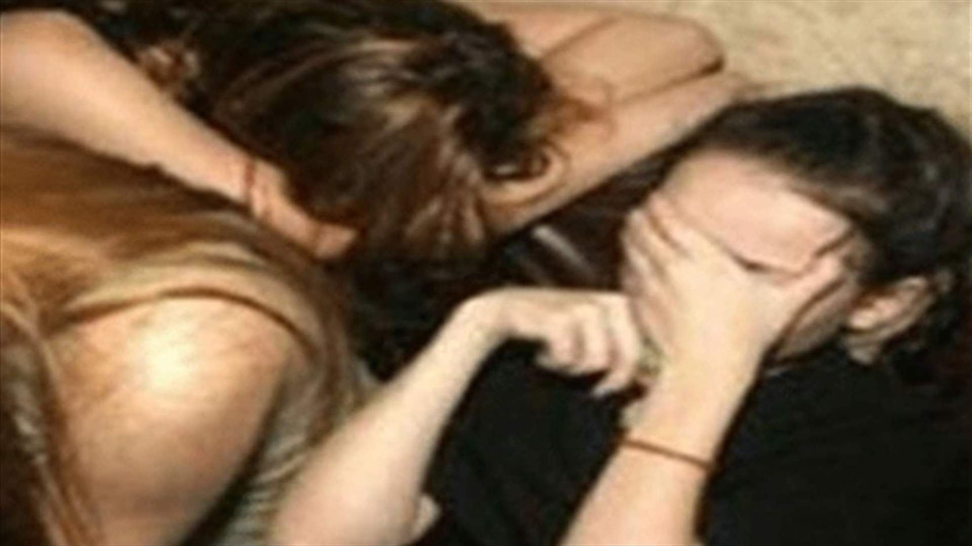 من مكافحة المخدرات الى فضيحة عاهرات...