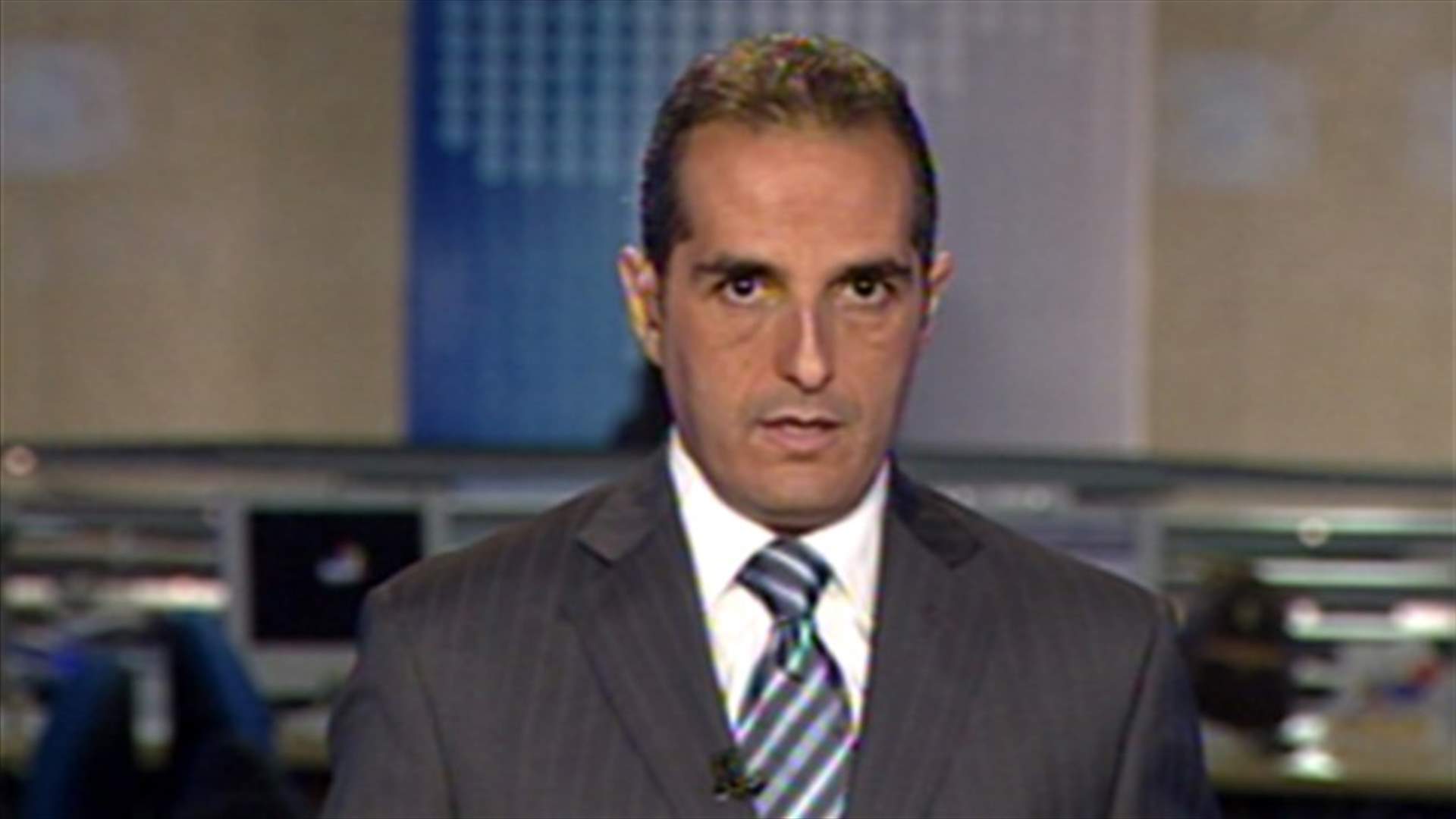 مقدمة النشرة المسائية 12-10-2011