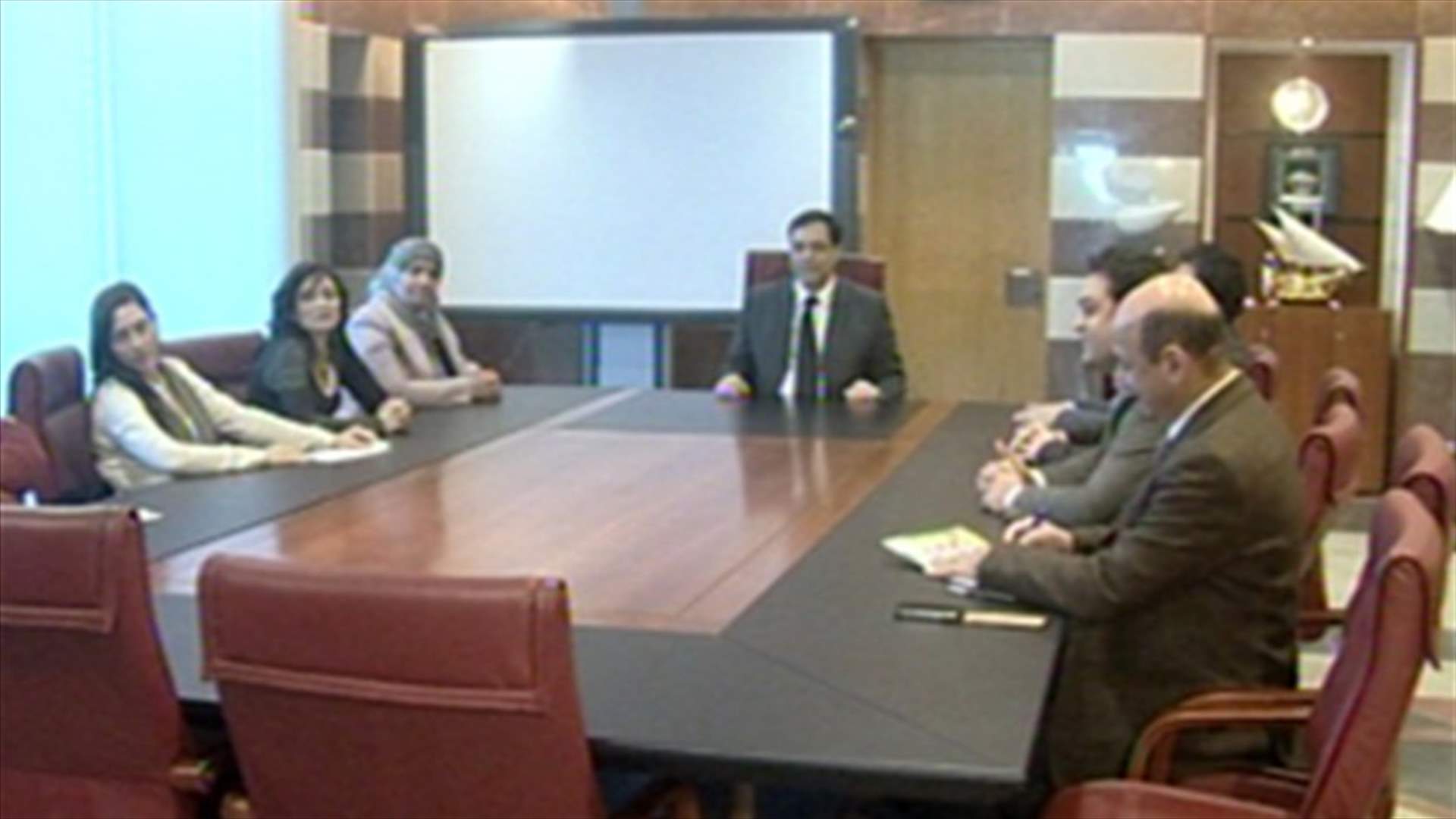 Minister Diab vows a solution to LU contract teachers' issue