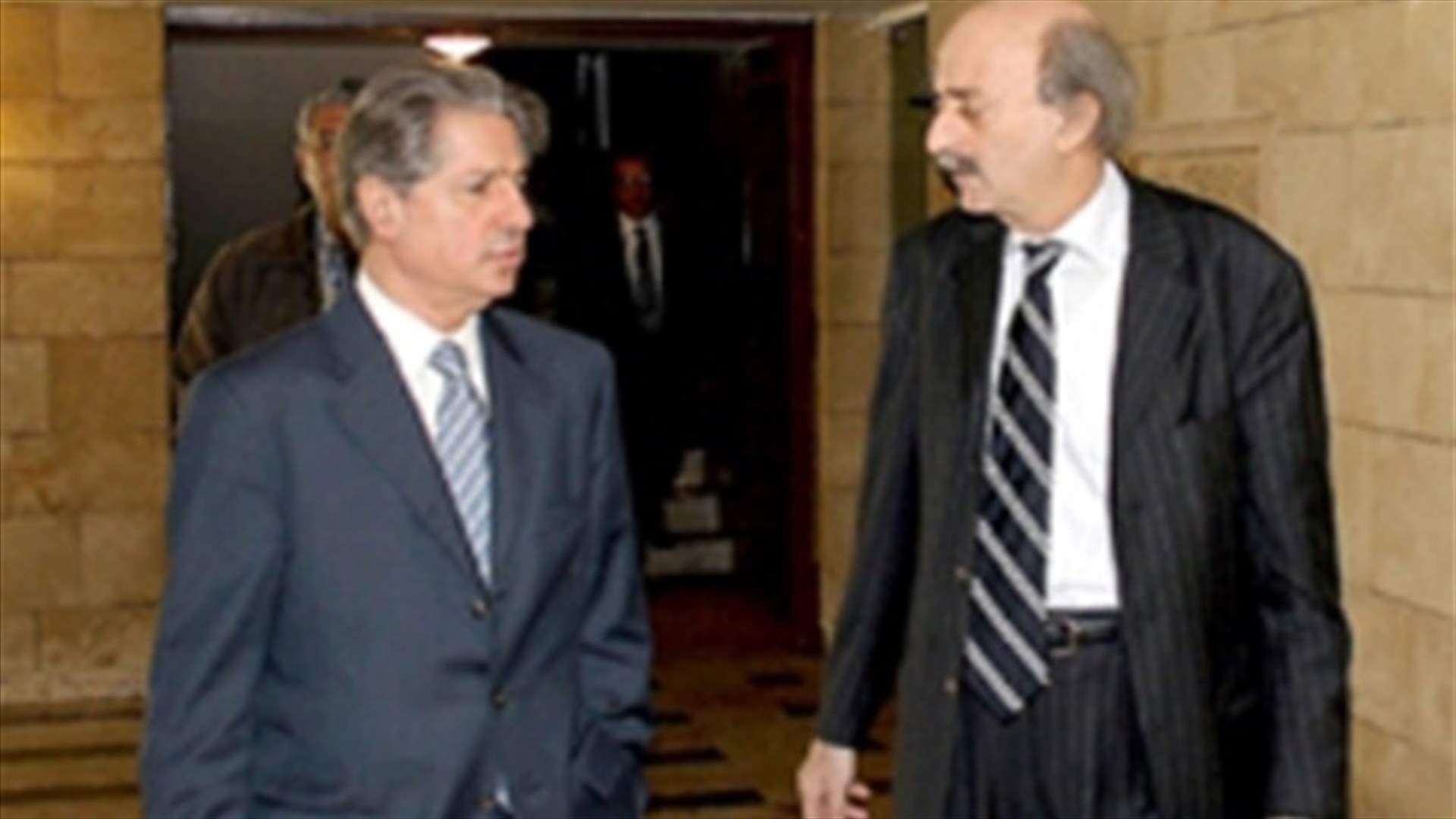 للجميل وجنبلاط ...موعد في باريس