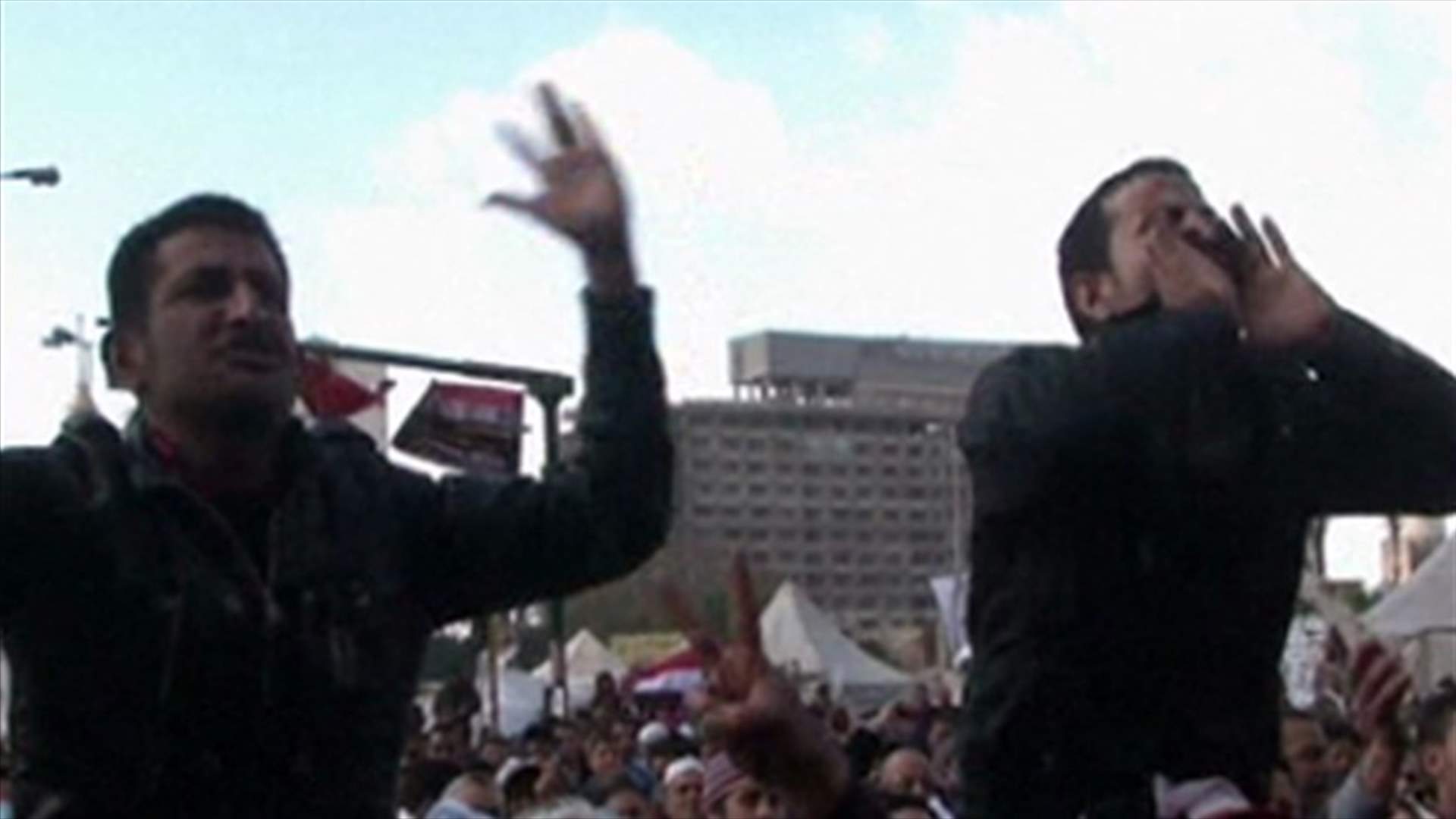 REPORT: Egypt protesters throw petrol bombs at presidential palace