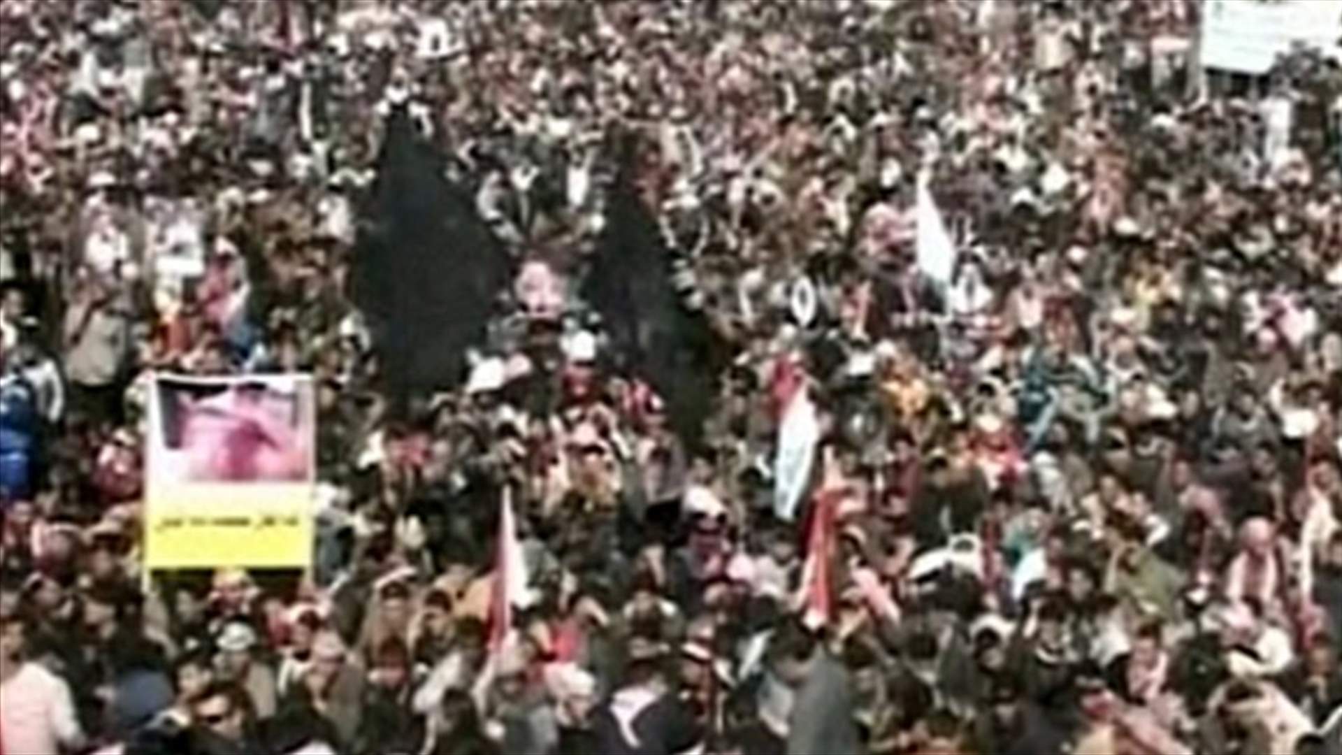 REPORT: Iraq Sunnis protest; al-Qaida front calls to arms