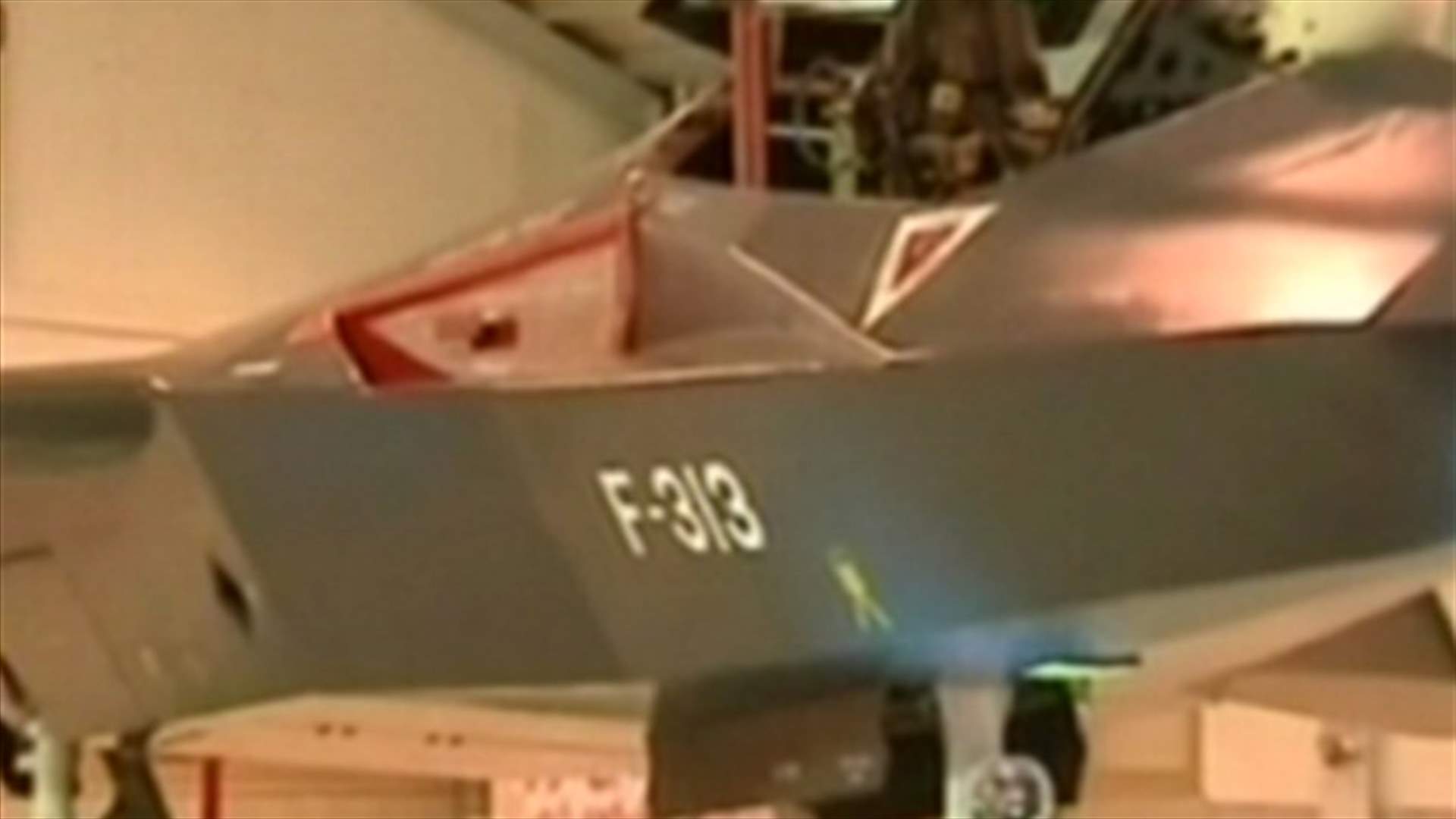 قاهر 313 ...طائرة ايرانية بامكانها تجنب الرادار
