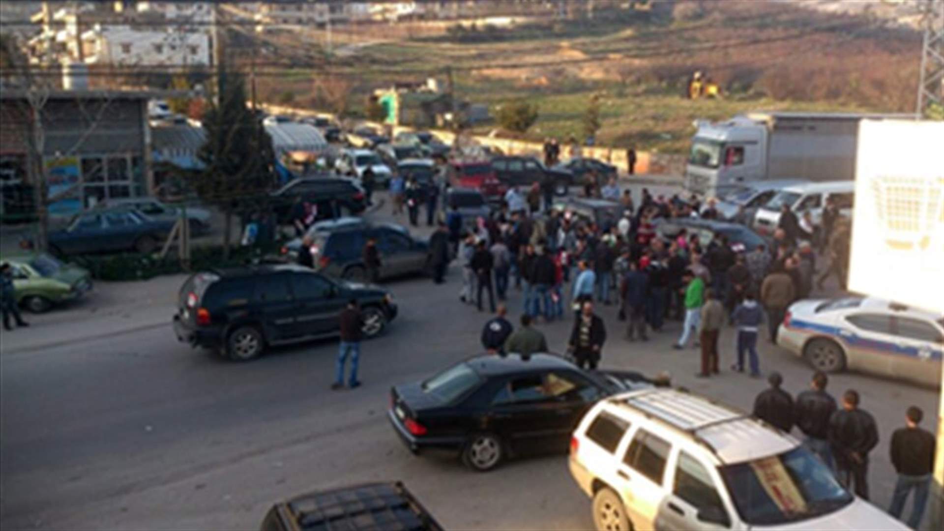 Army supporters cut-off roads, protest the death of LAF members