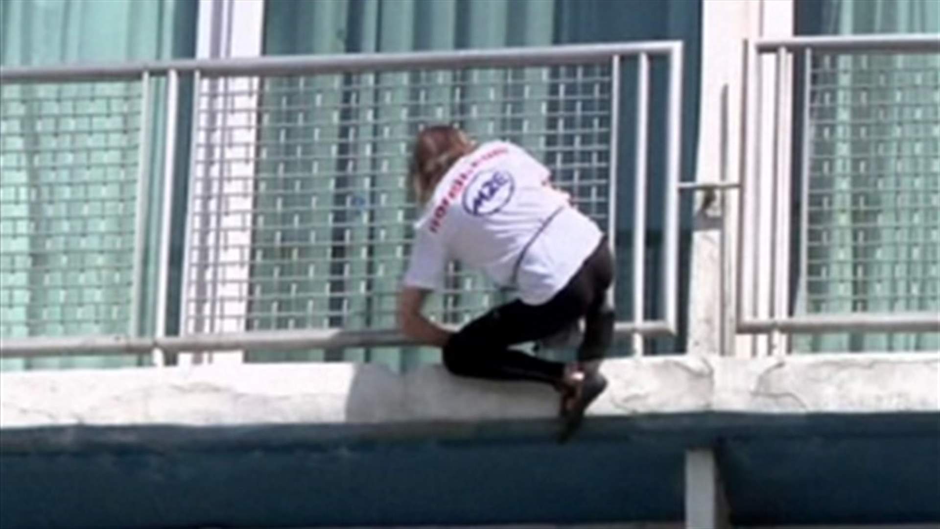 REPORT: Spiderman French daredevil scales 27-storey Cuba hotel 