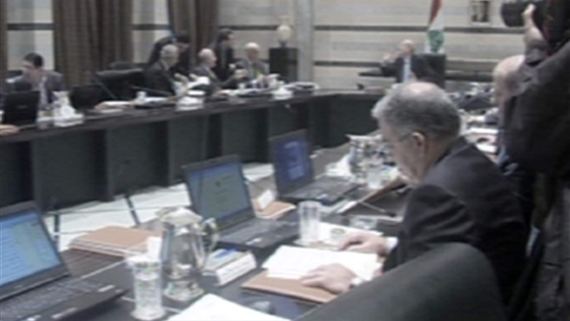 ميقاتي يدعم الجيش ويدعو لابعاد سليمان عن التجاذب السياسي
