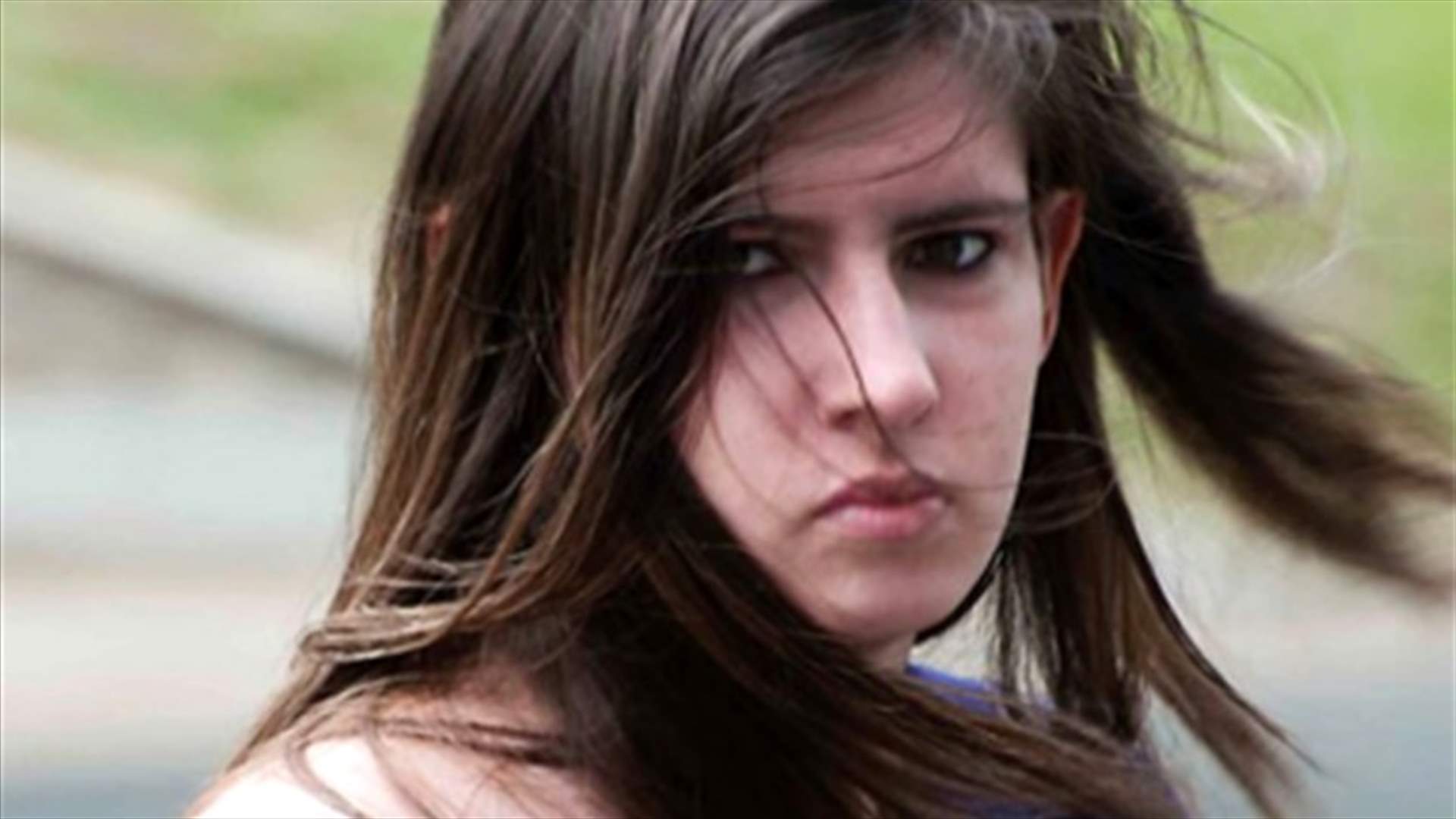 لورا 20 سنة تغتصب 4 مراهقين في آن واحد