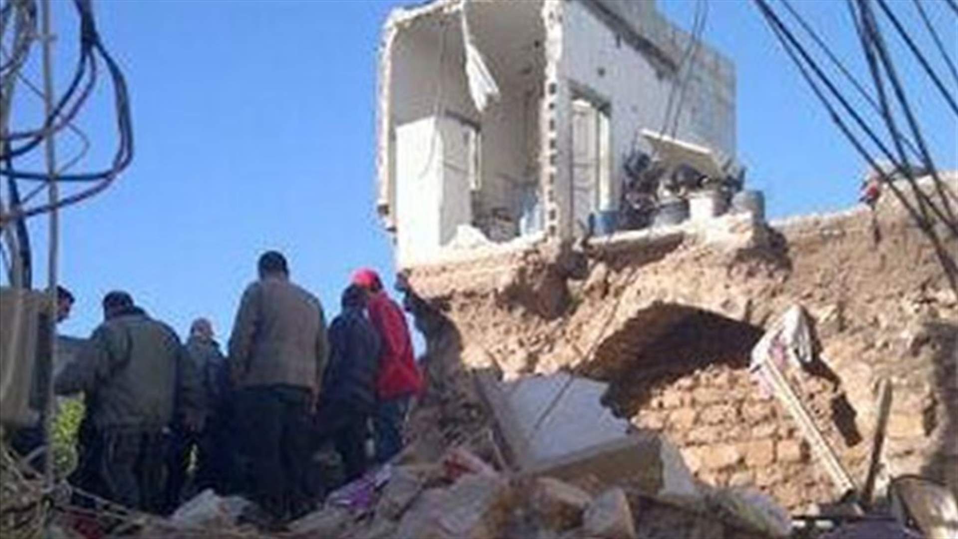 House collapses in Enfeh, 3 people killed