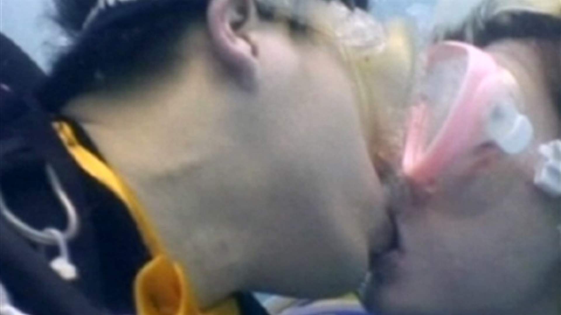 REPORT: Thai couples hold their marriage underwater