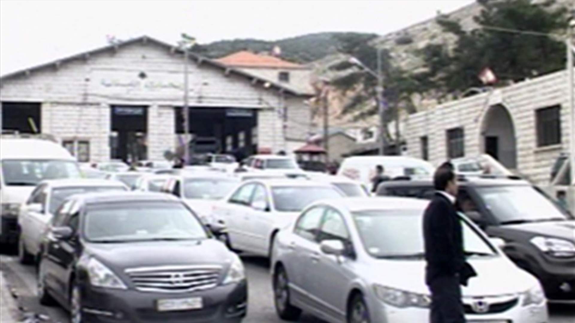 REPORT: Long lines seen at the Masnaa border crossing 