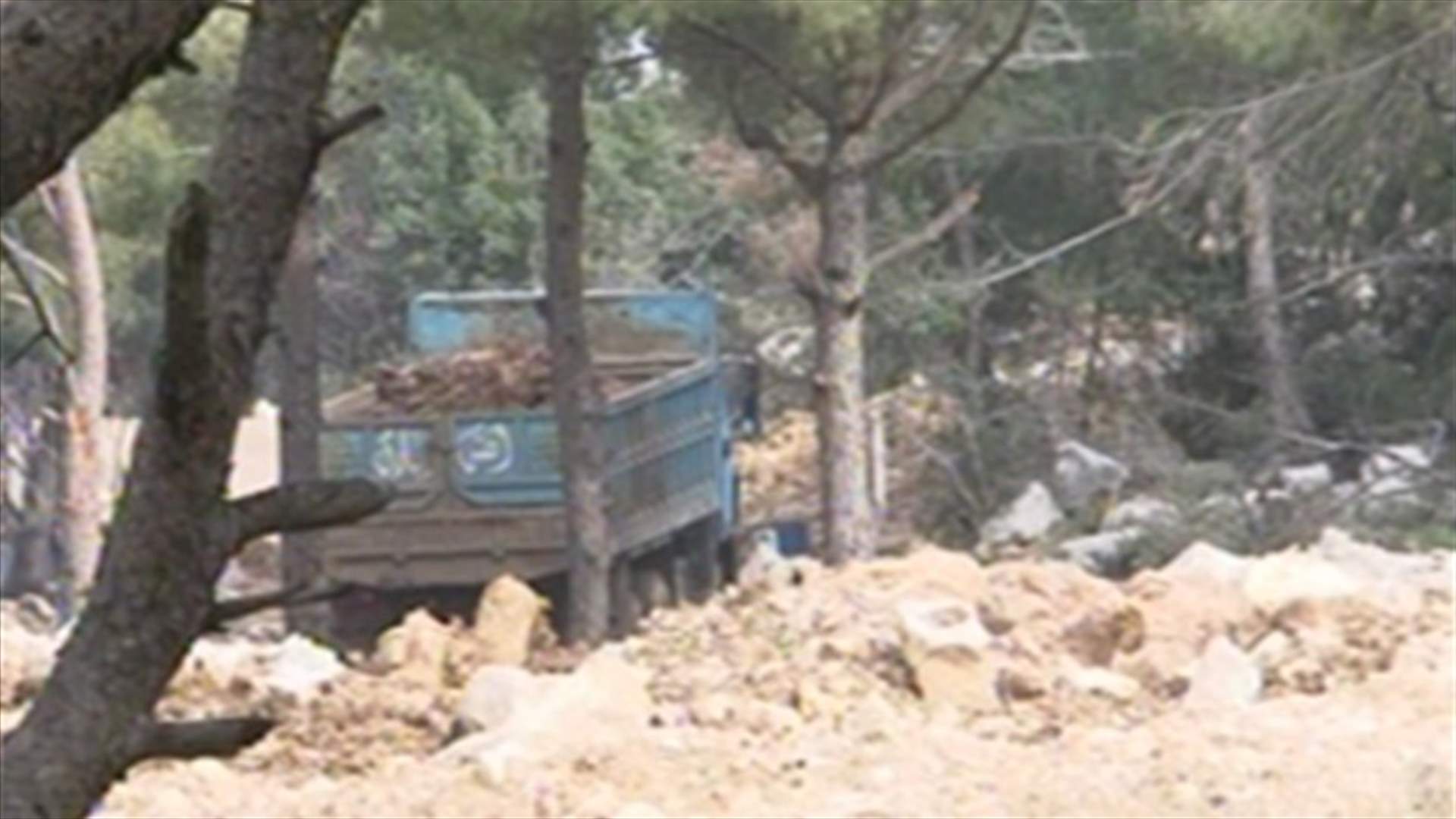 يد الانسان مستمرة بتشويه الطبيعة..وهذه المرة في بيت شباب