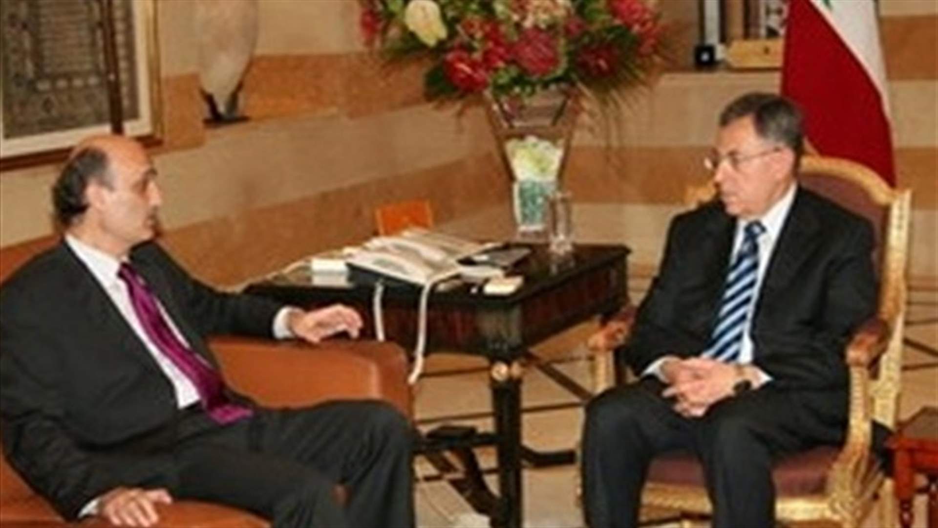 الاتصالات عادت تسلك منحى مستقيماً بين جعجع والسنيورة