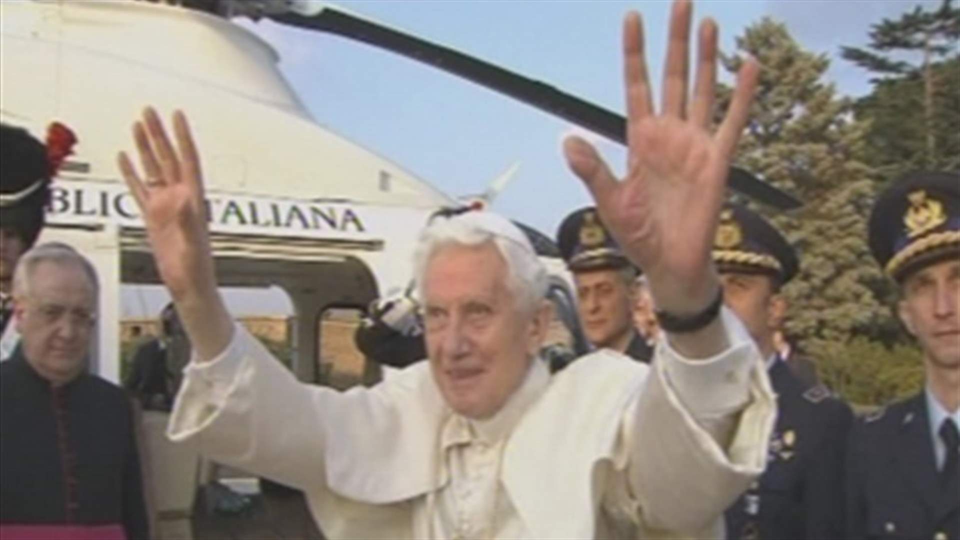 Pope Benedict bids final public farewell