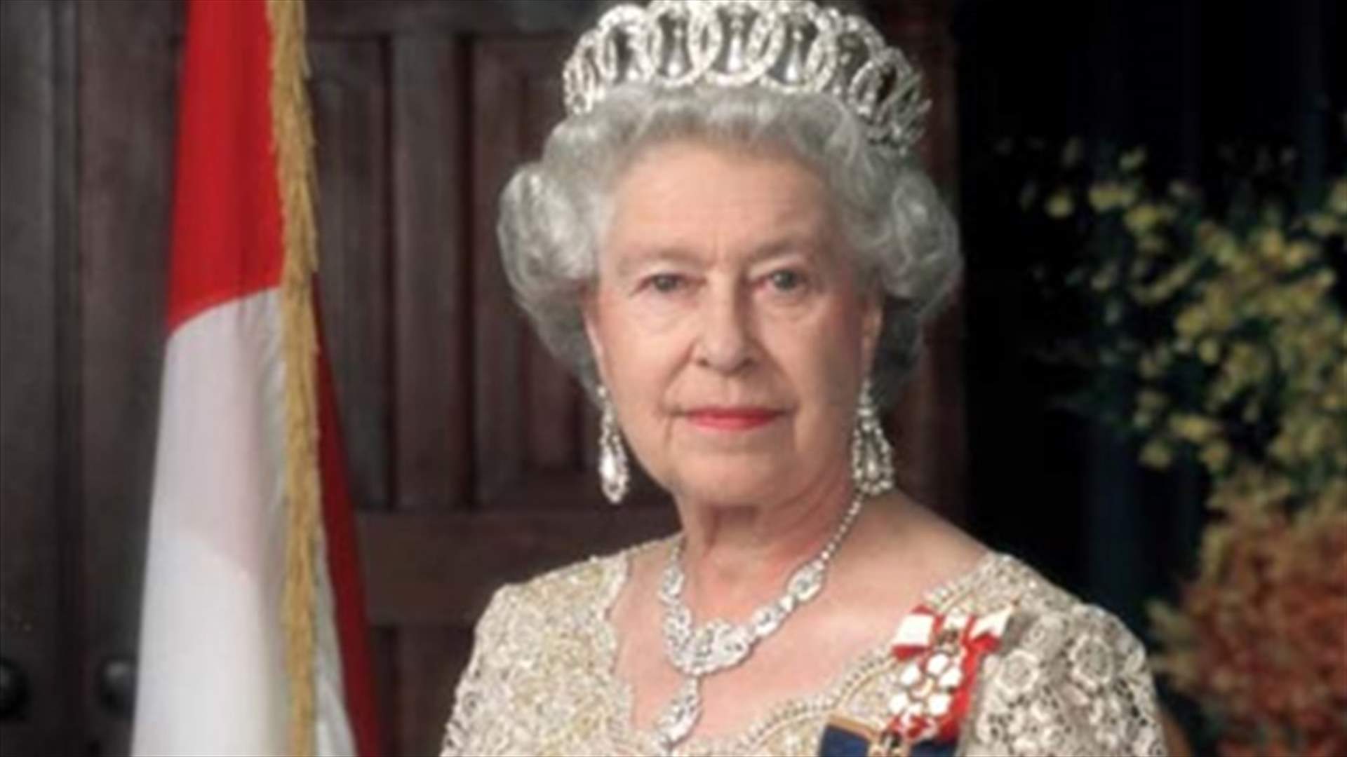 Queen Elizabeth leaves hospital after stomach bug