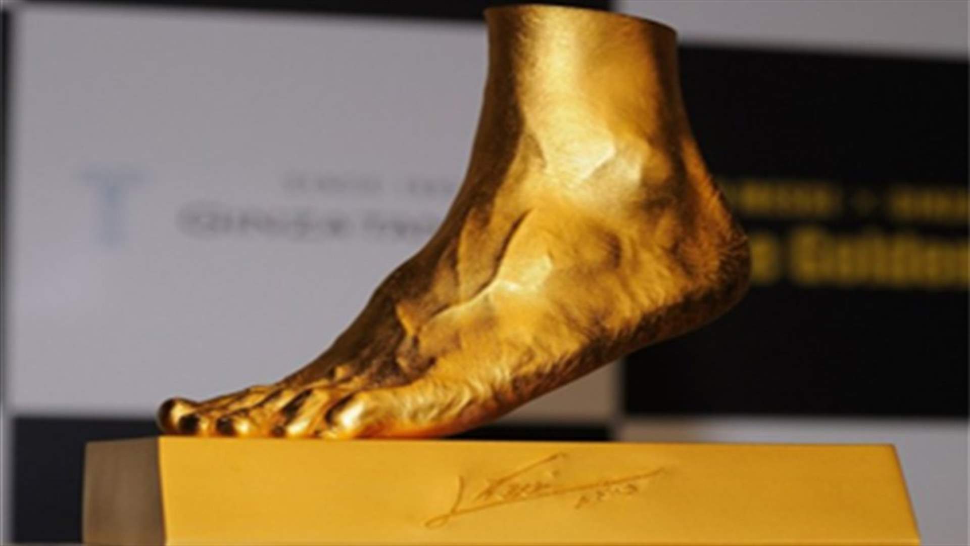 Japan jeweler unveils Messi's golden foot