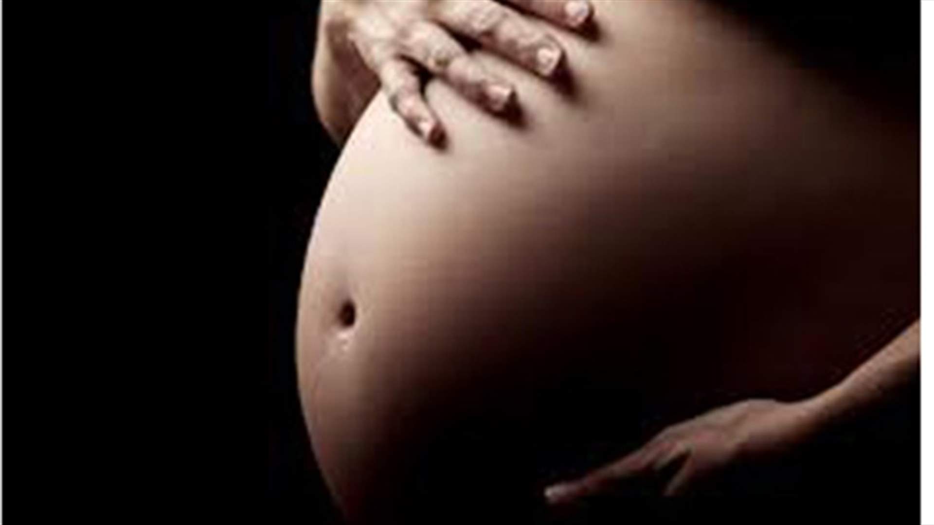 Pregnant mum sees baby’s face on her stomach 