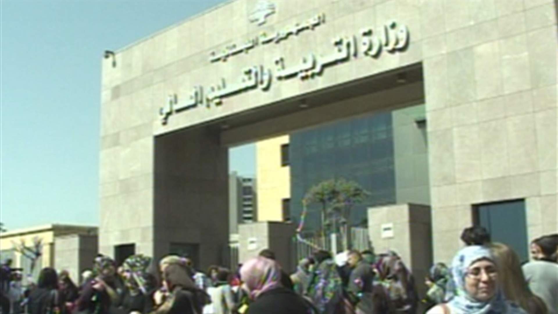Secondary contract teachers call for wage raise