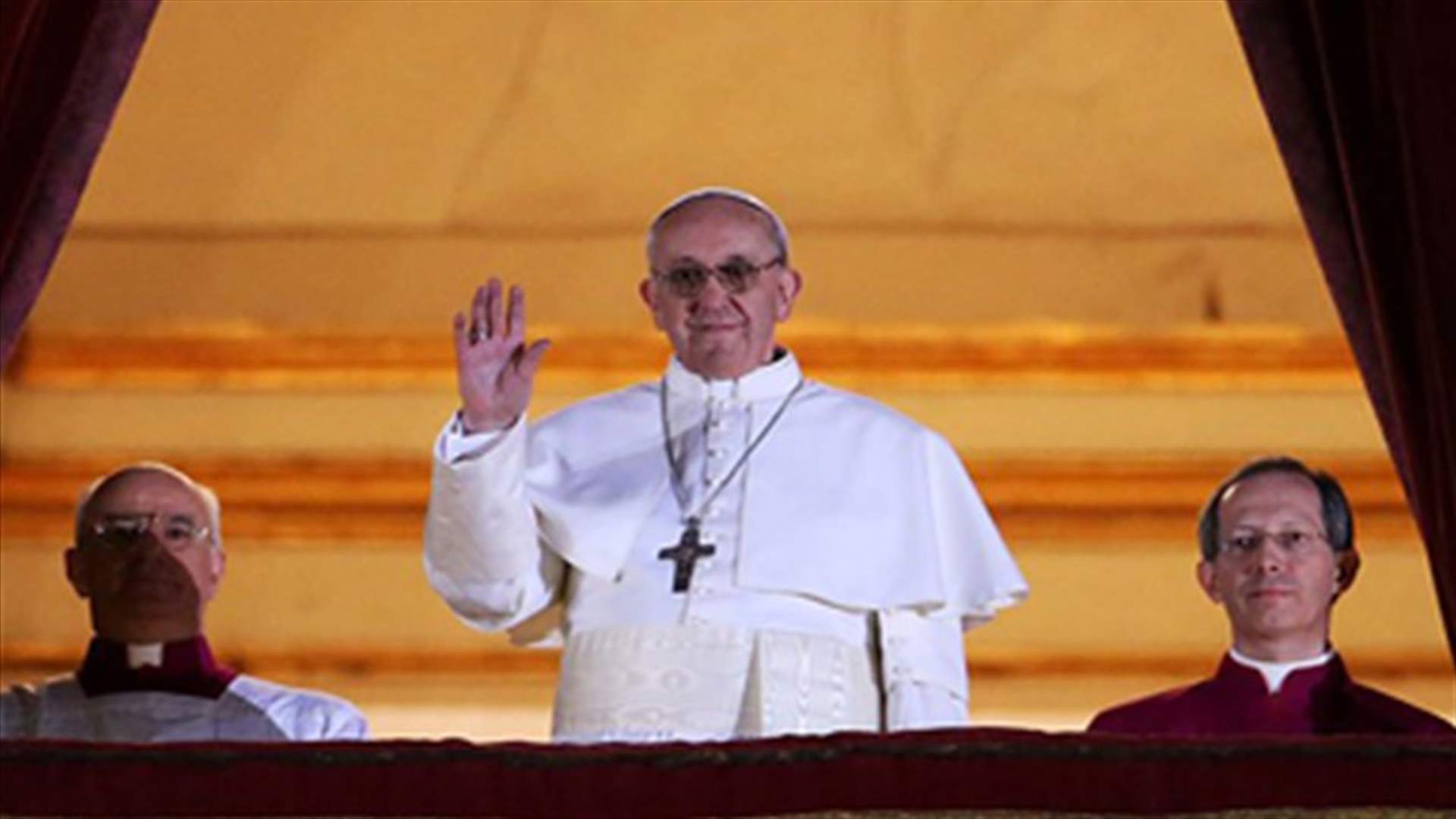 Francis makes 1st window appearance of papacy, issues first tweet