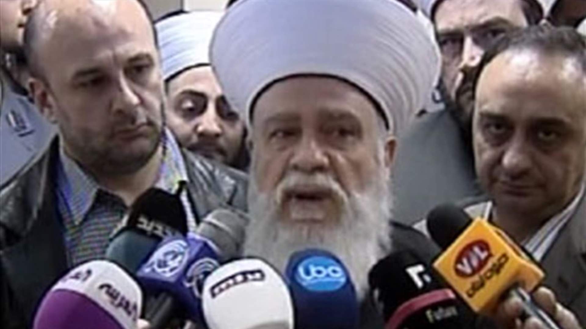 شخصيات سياسية ودينية في مستشفى المقاصد