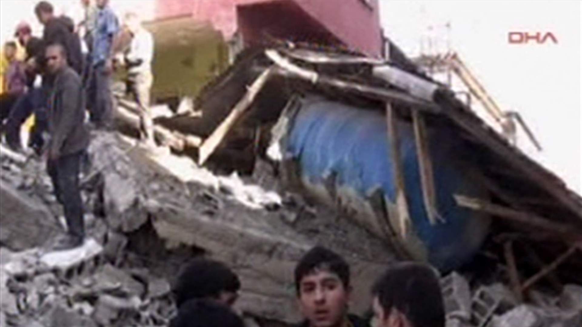 مئات القتلى والجرحى في زلزال قوي جنوب شرقي تركيا