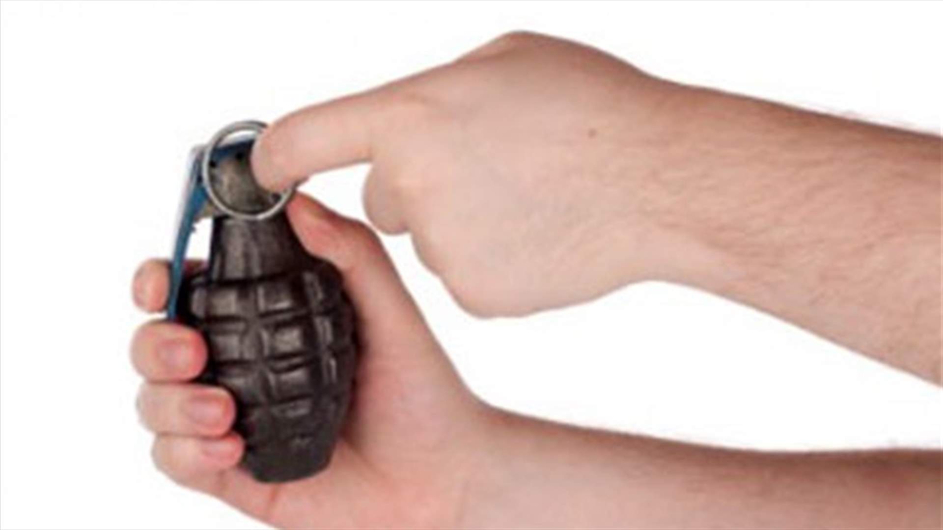 نجا بأعجوبة بعدما شك بأن القنبلة التي يلهو بها ستنفجر 