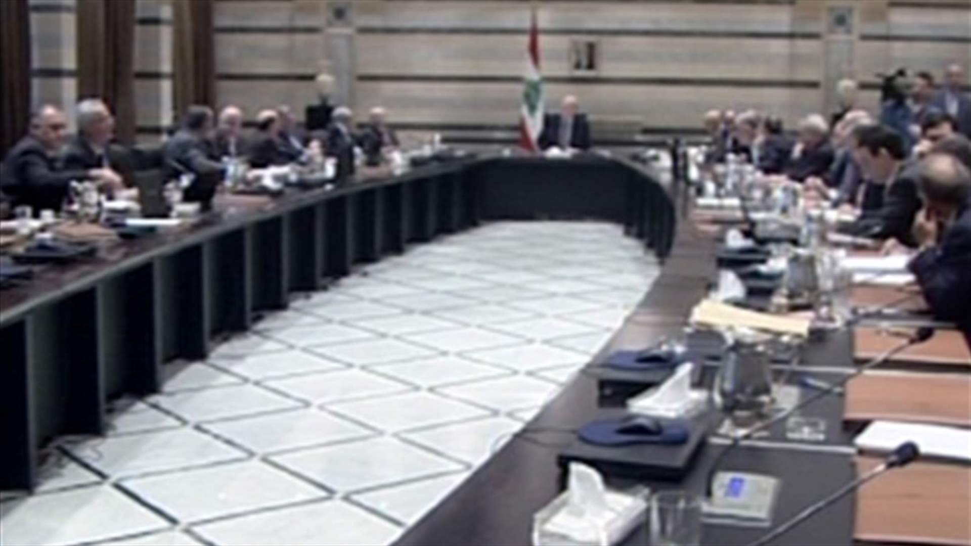 Mikati calls on Mansour to follow up Syrian violations during cabinet session