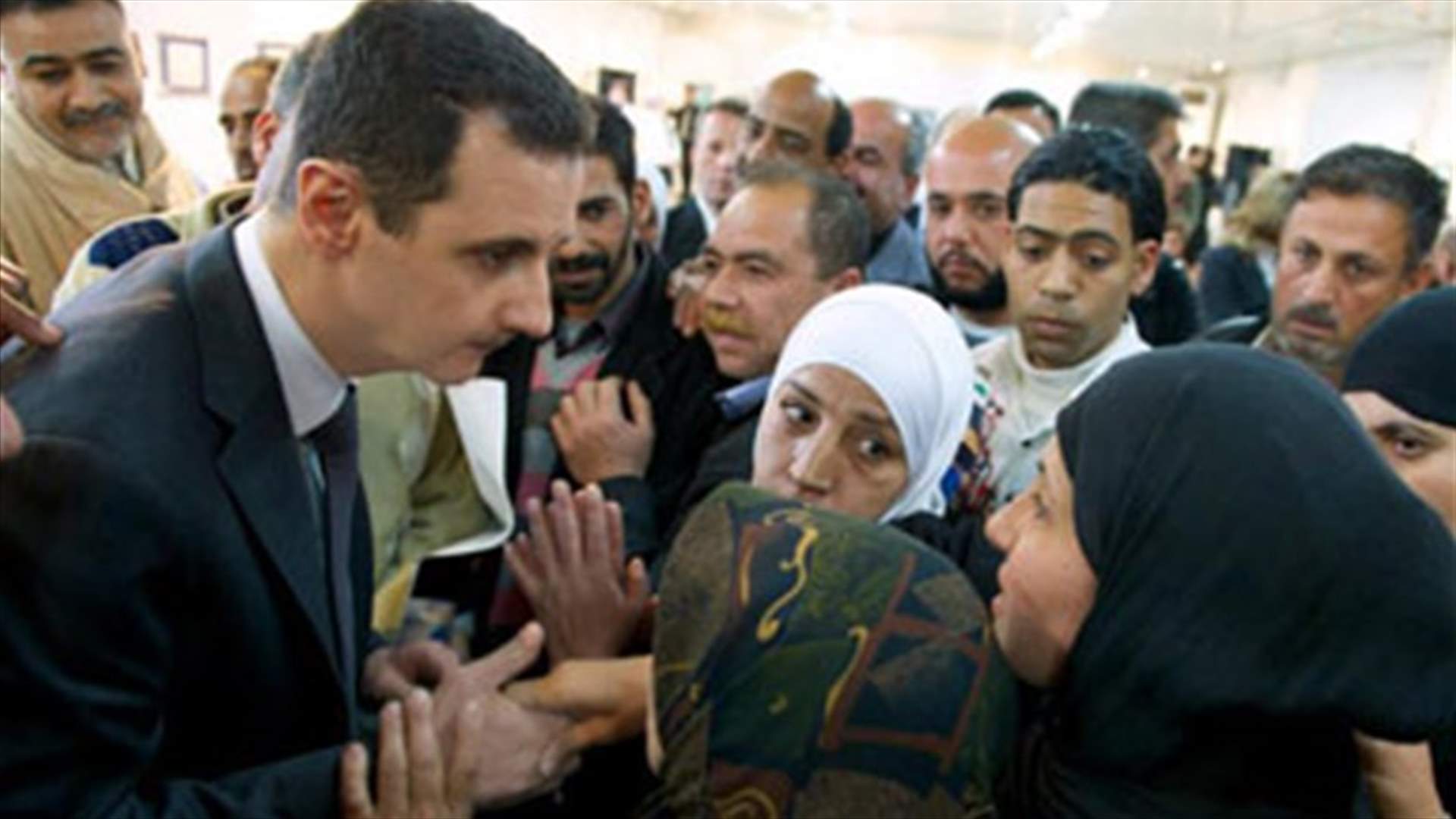 زيارة مفاجئة للأسد وشخصيات معارضة تعلق عضويتها 