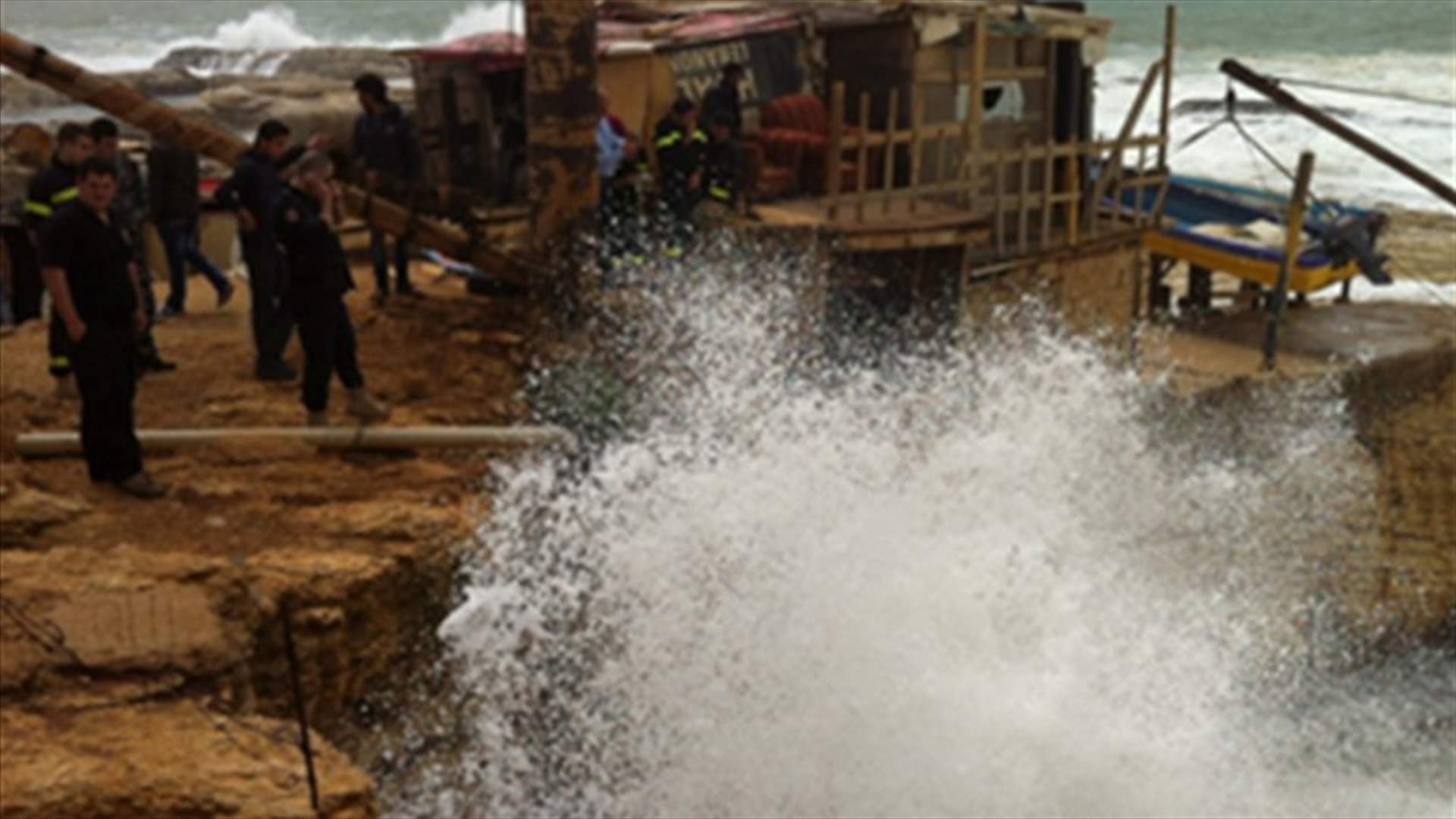 البحث عن شاب سقط عن صخرة الروشة وهو يلتقط صورة