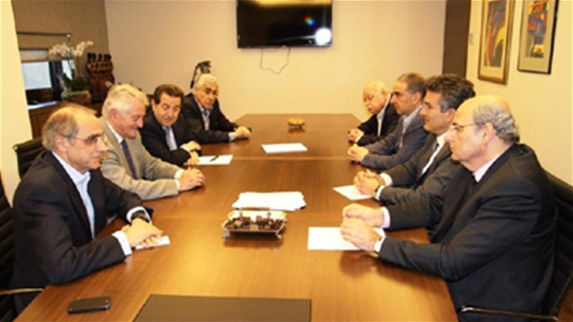 النواب والشخصيات المستقلة: استقالة الحكومة ازالت المخاوف