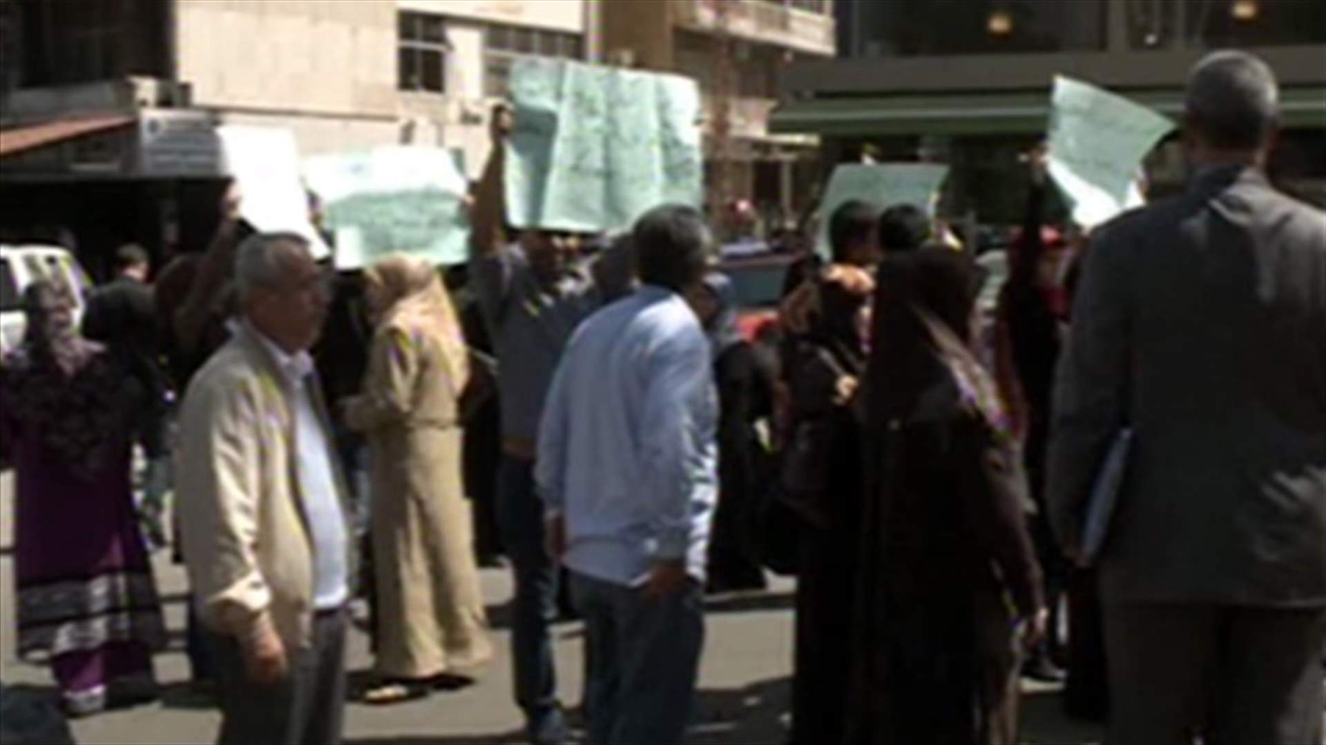 REPORT: Relatives of Lebanese pilgrims held in Aazaz stage protest