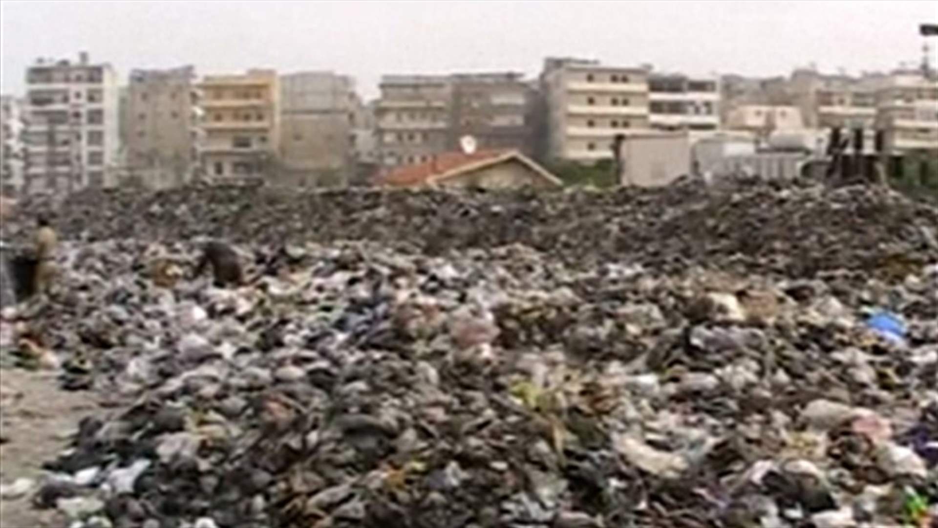 REPORT: Rubbish piles up in Syria's Aleppo