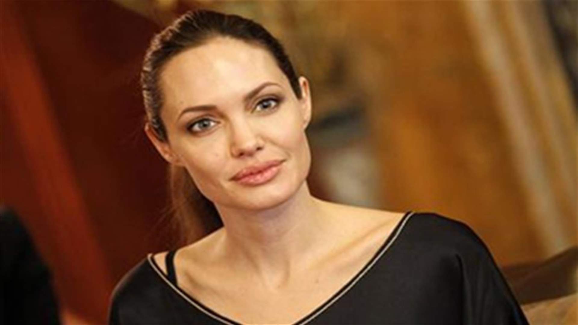 Angelina Jolie to sell jewelry line to fund overseas schools