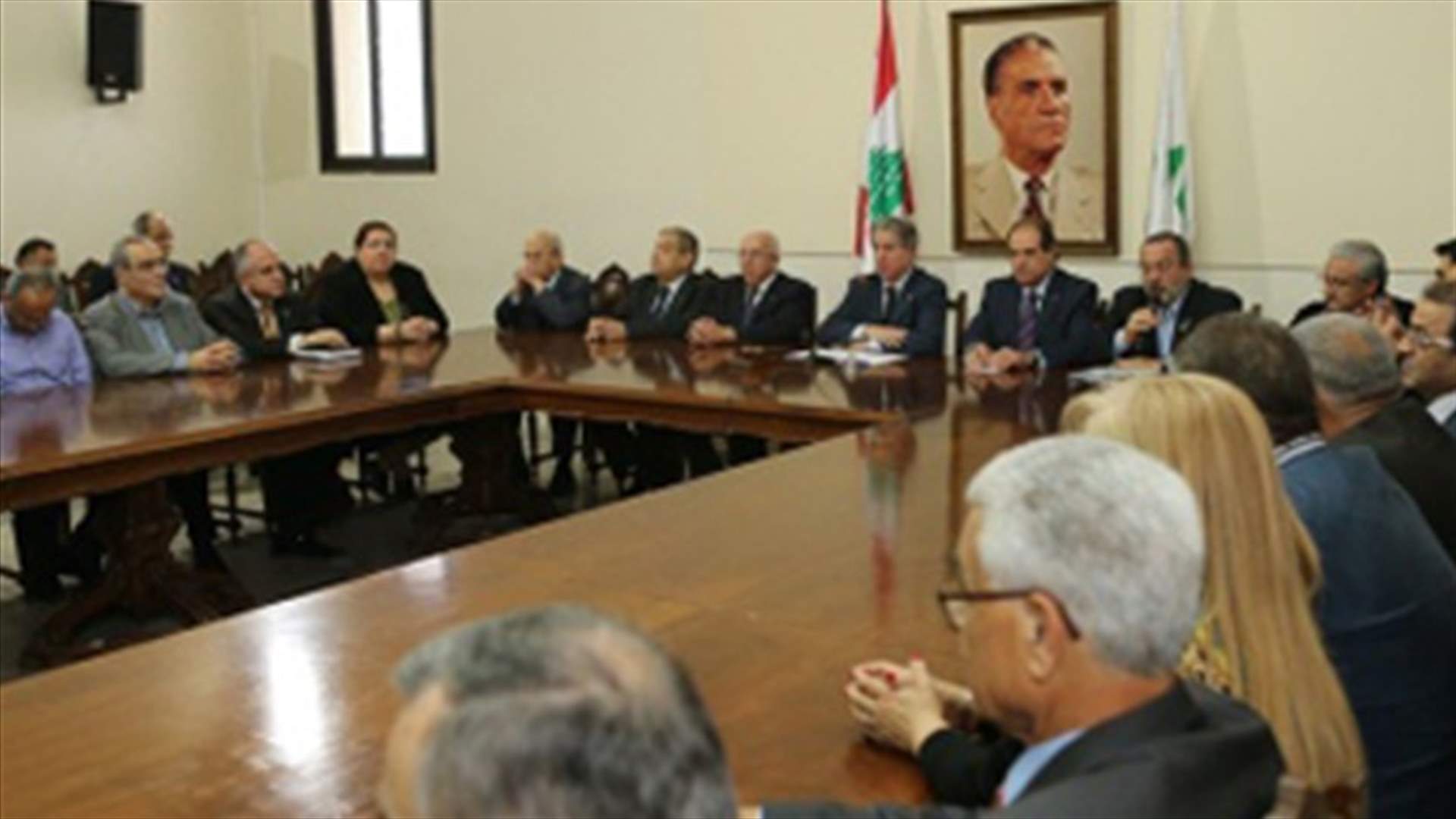 الكتائب: لحكومة انقاذ وطني تصنع في لبنان