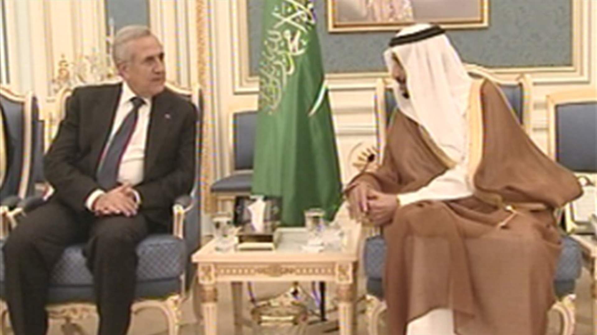 سليمان عاد الى بيروت بعدما عزى بولي العهد السعودي
