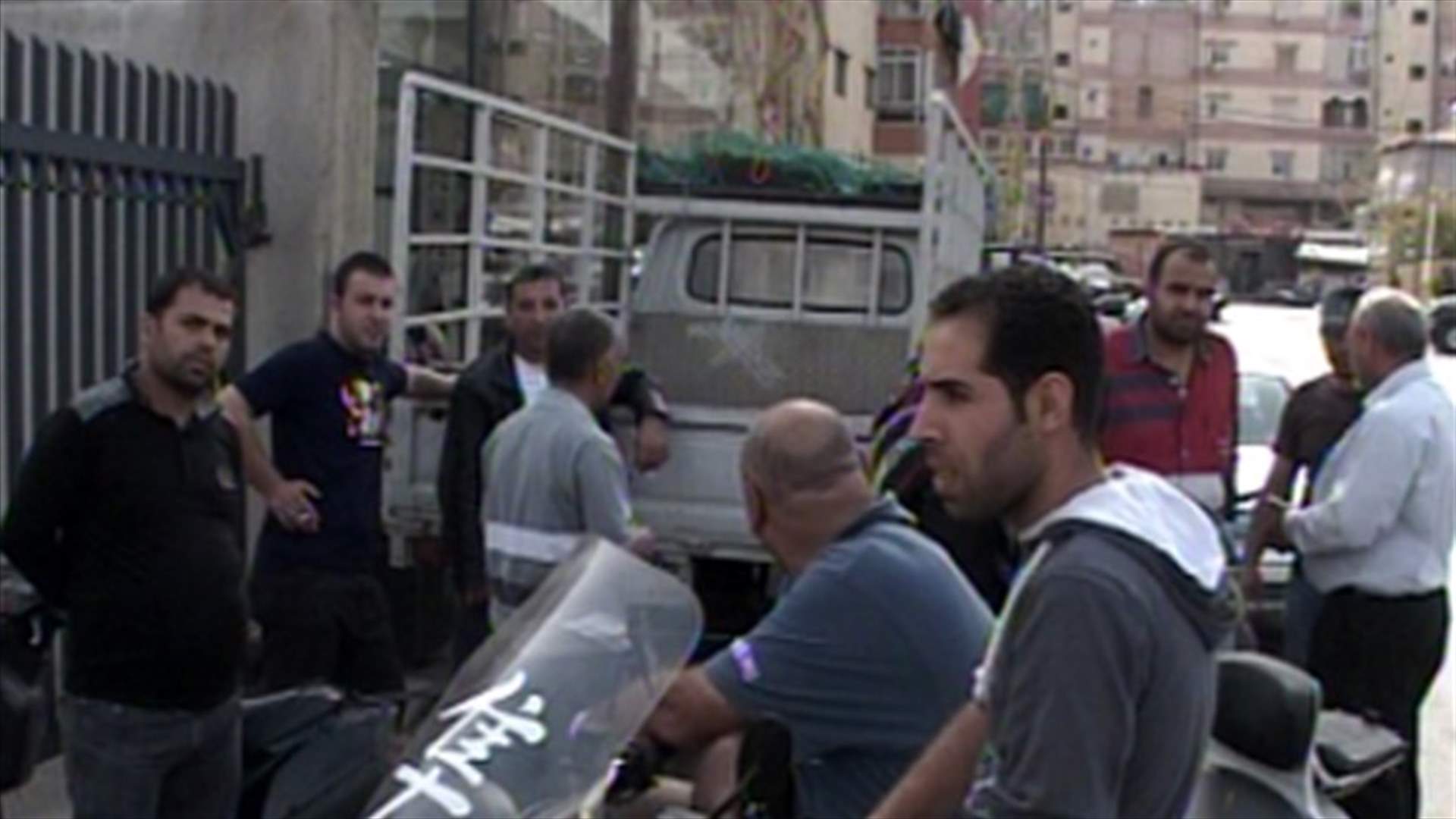 اهالي المخطوفين باعزاز يمنعون السوريين من التوجه لعملهم 