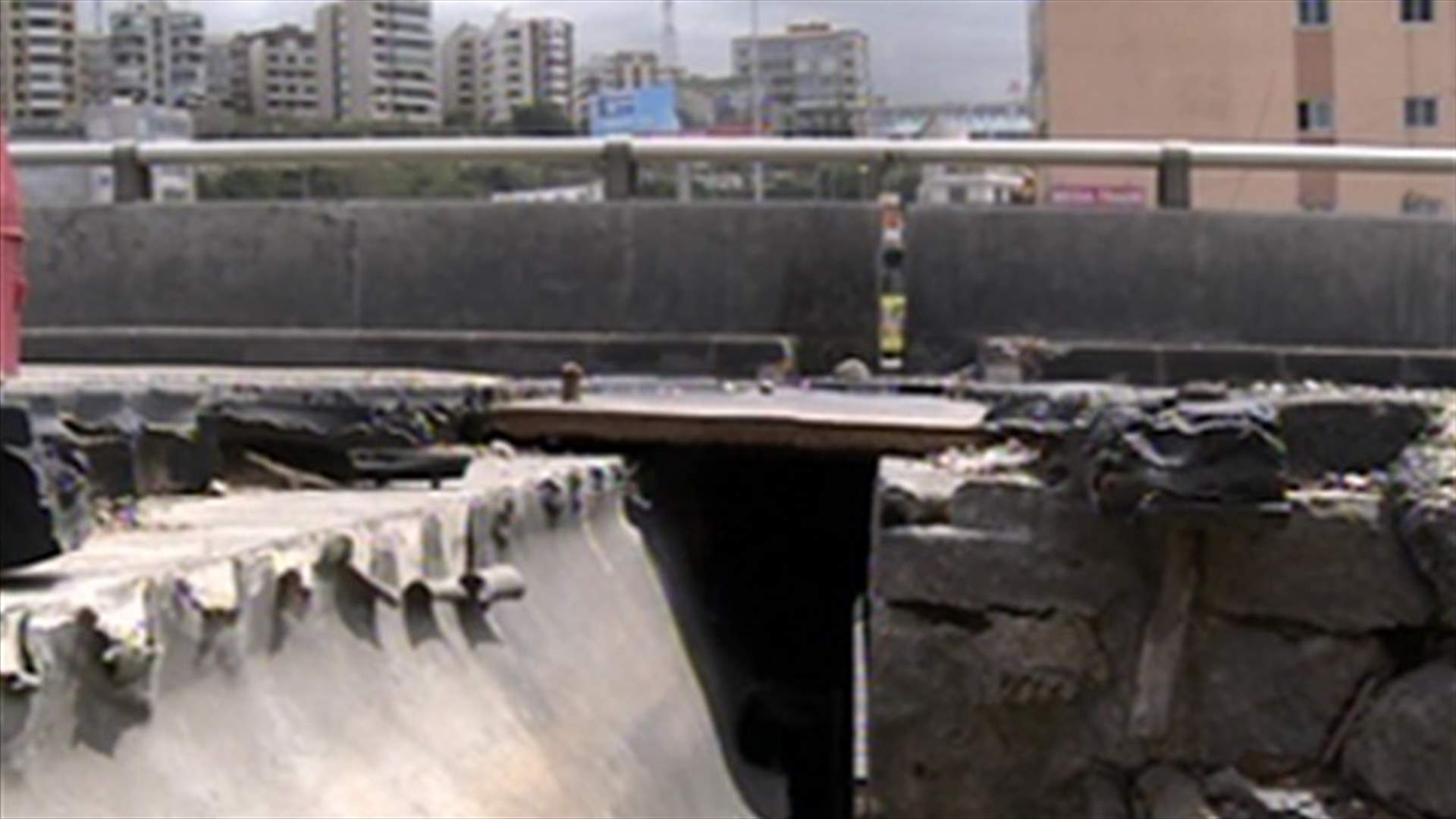 جسر ذوق مصبح يهدد حياة المواطنين...