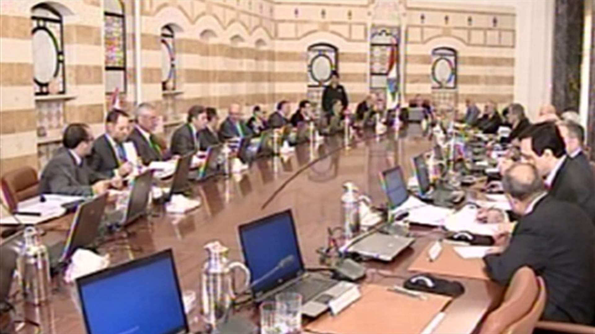 مجلس الوزراء يقرر إعادة النظر بمرسوم الأجور ويقر تعديل سلسلة رواتب أساتذة اللبنانية