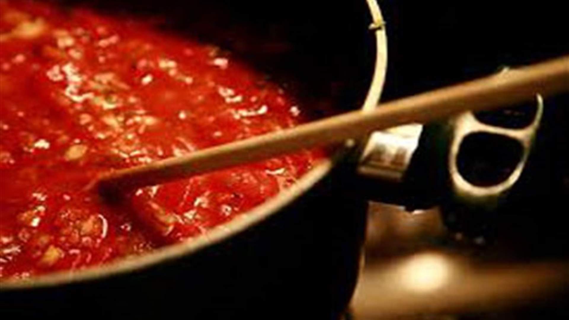 Woman robs bank using spaghetti sauce