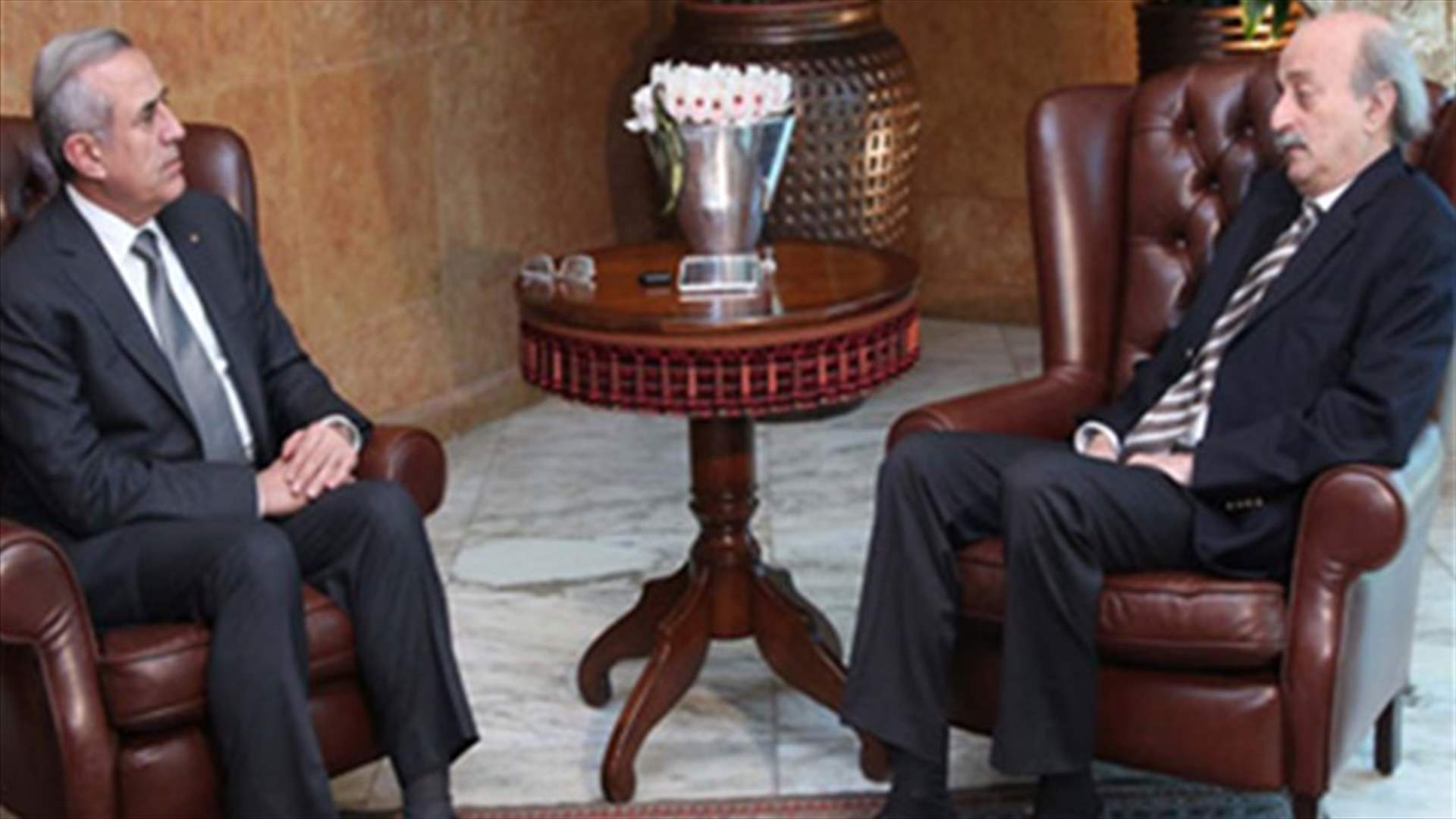 سليمان سيوقع أي تشكيلة حكومة..وجنبلاط ينصحه بعدم التسرع