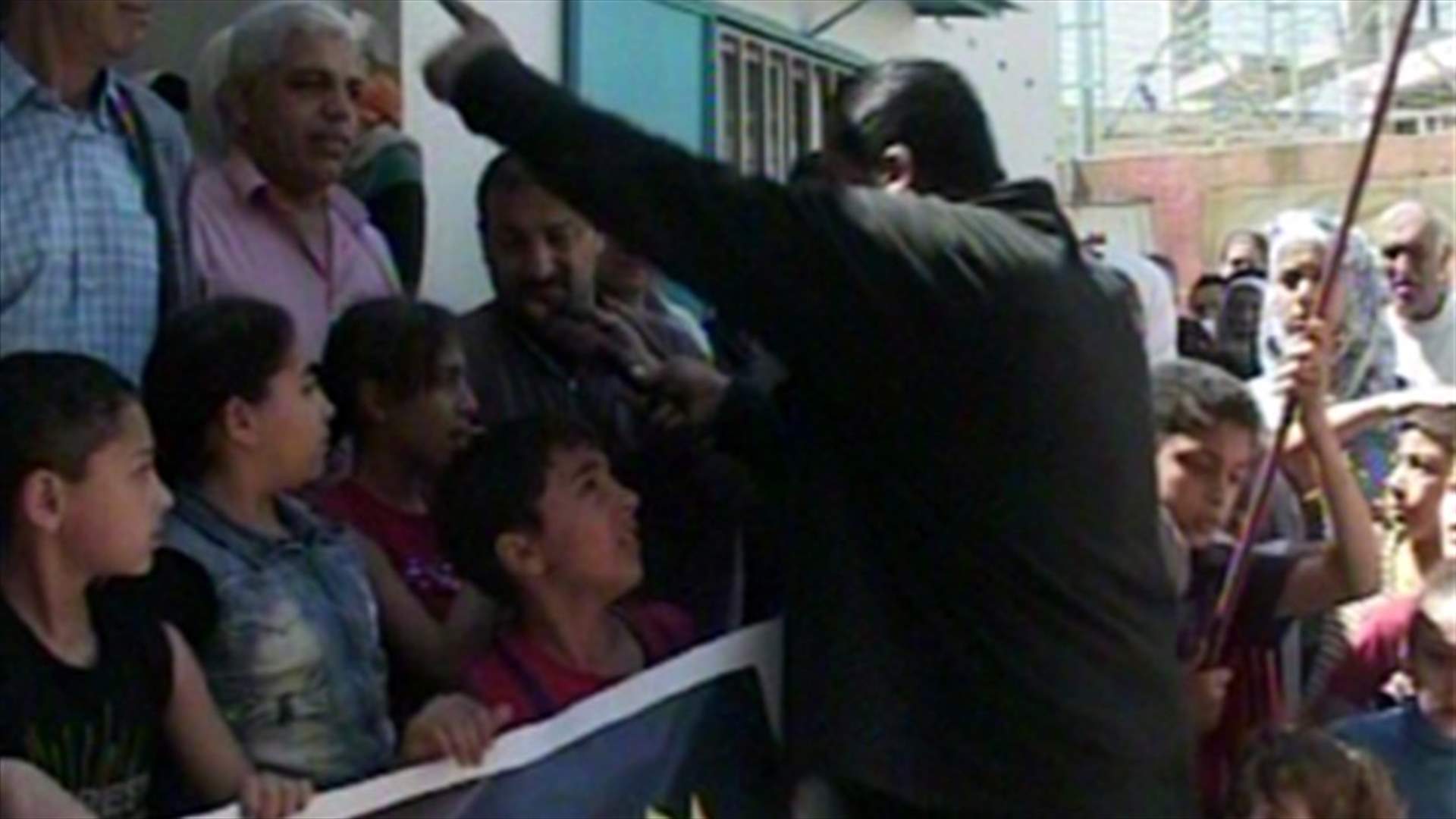النازحون الفلسطينيون يهددون باحتلال مكتب الاونروا