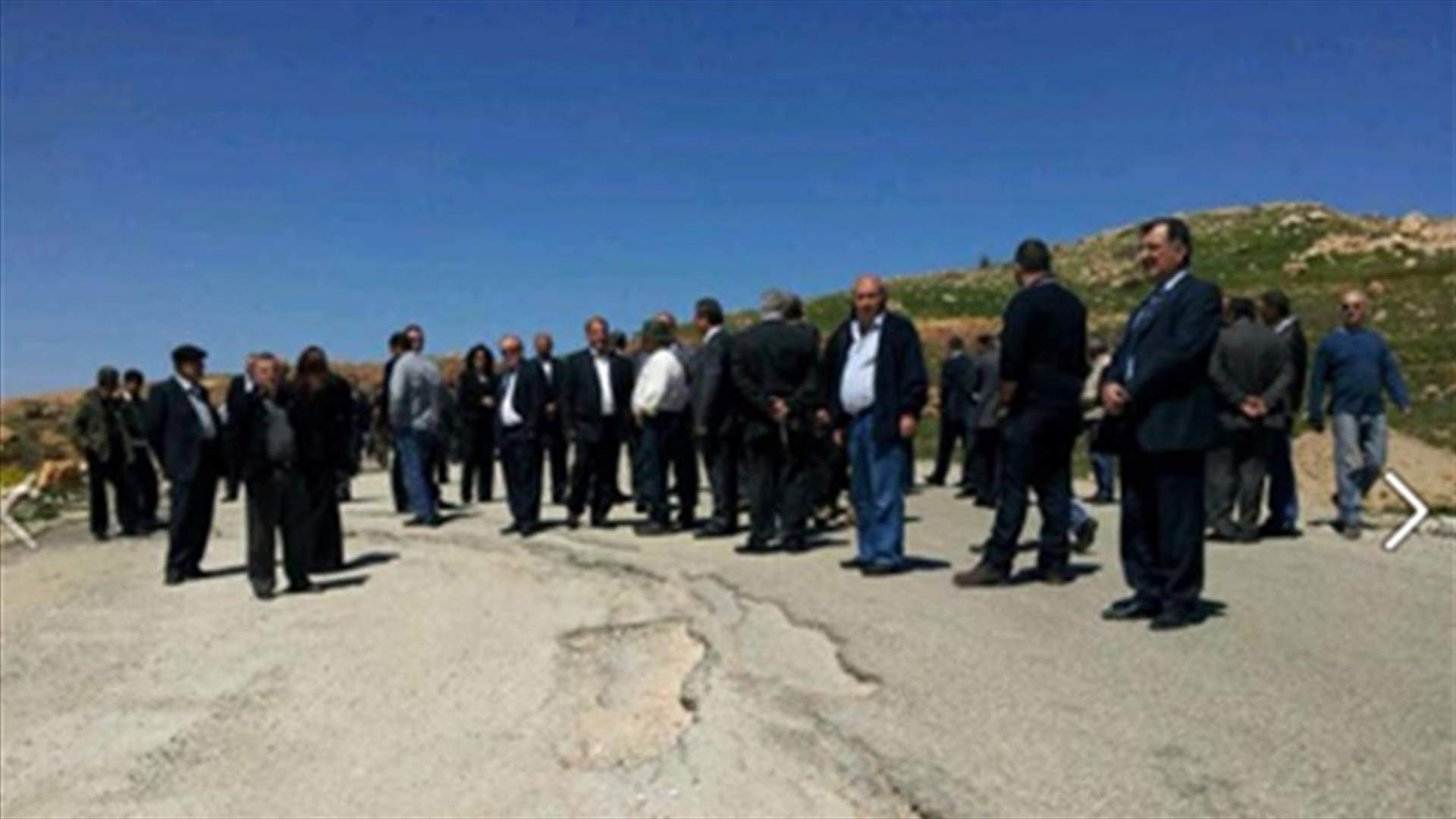 Residents open the Tarchich - Zahleh road   