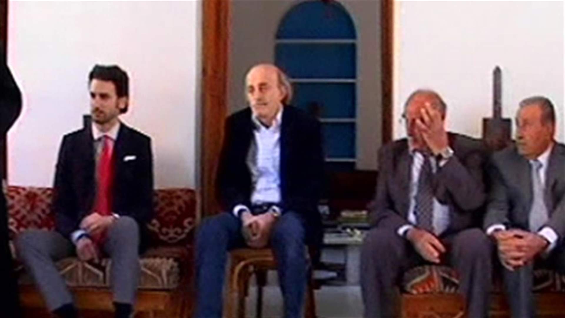 جنبلاط عرض ملف العودة مع وفد من بريح