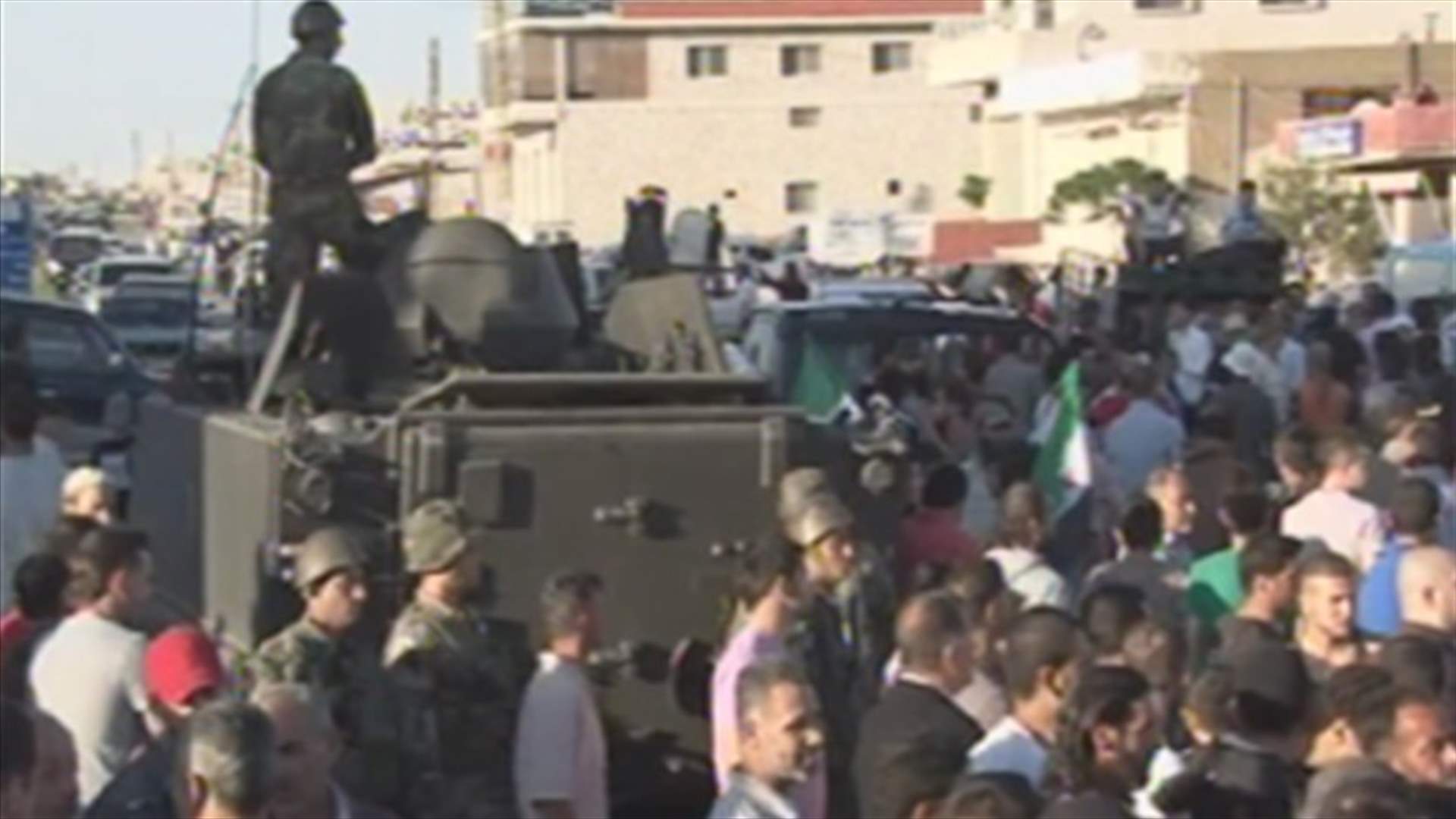 اعتصام للسلفيين بمجدل عنجر..ومنع الصهاريج من التوجه لسوريا