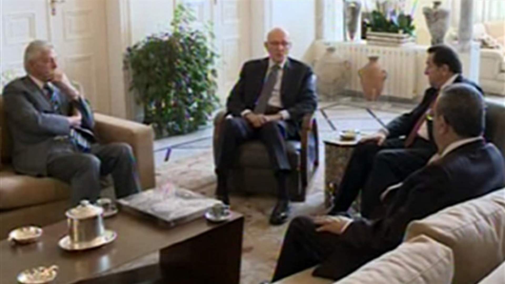 Delegation of deputies, independent figures visit Salam