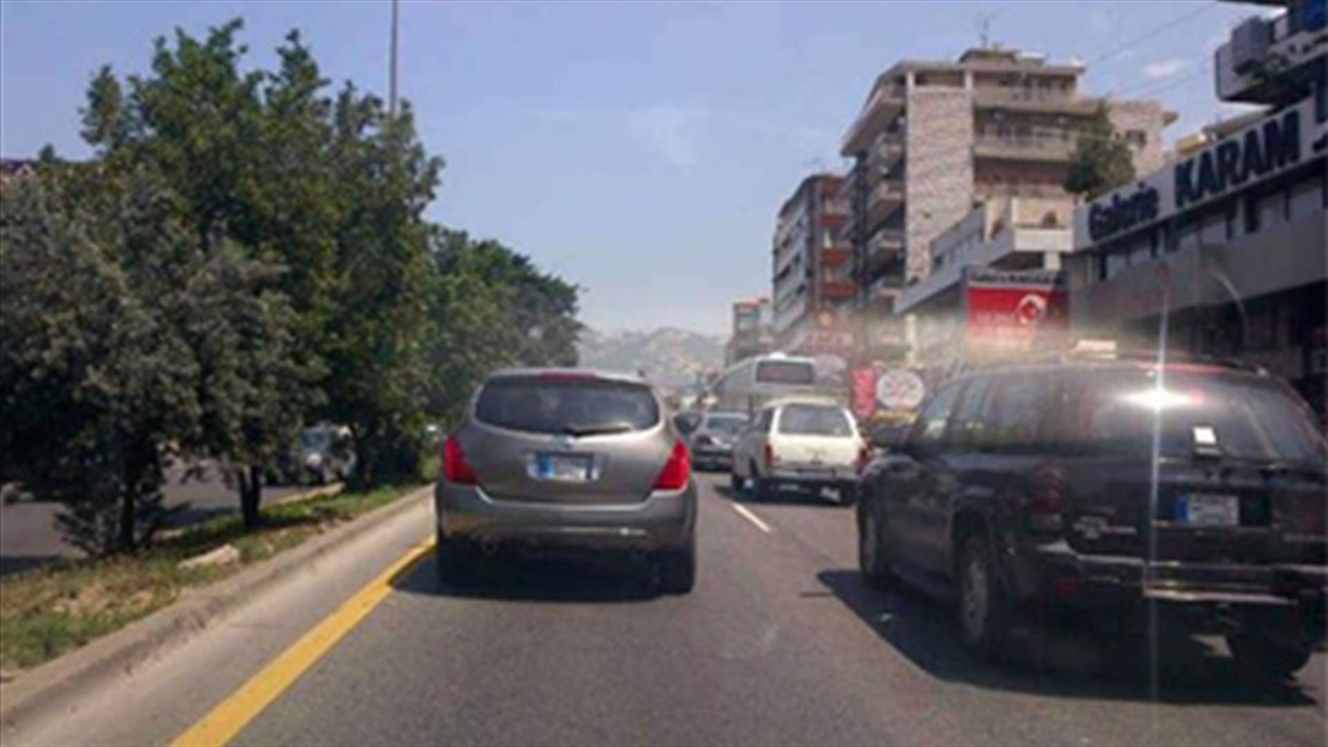 Severe traffic jam blocks highway from Dbayeh to Jounieh